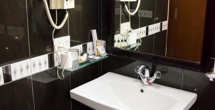 העיר בנגלור The Shelton Grand Hotel מראה חיצוני תמונה