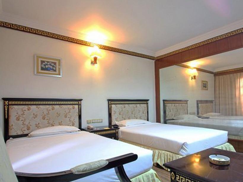 העיר בנגלור The Shelton Grand Hotel מראה חיצוני תמונה